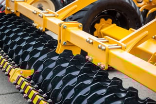 Agricultrual machine churning blades